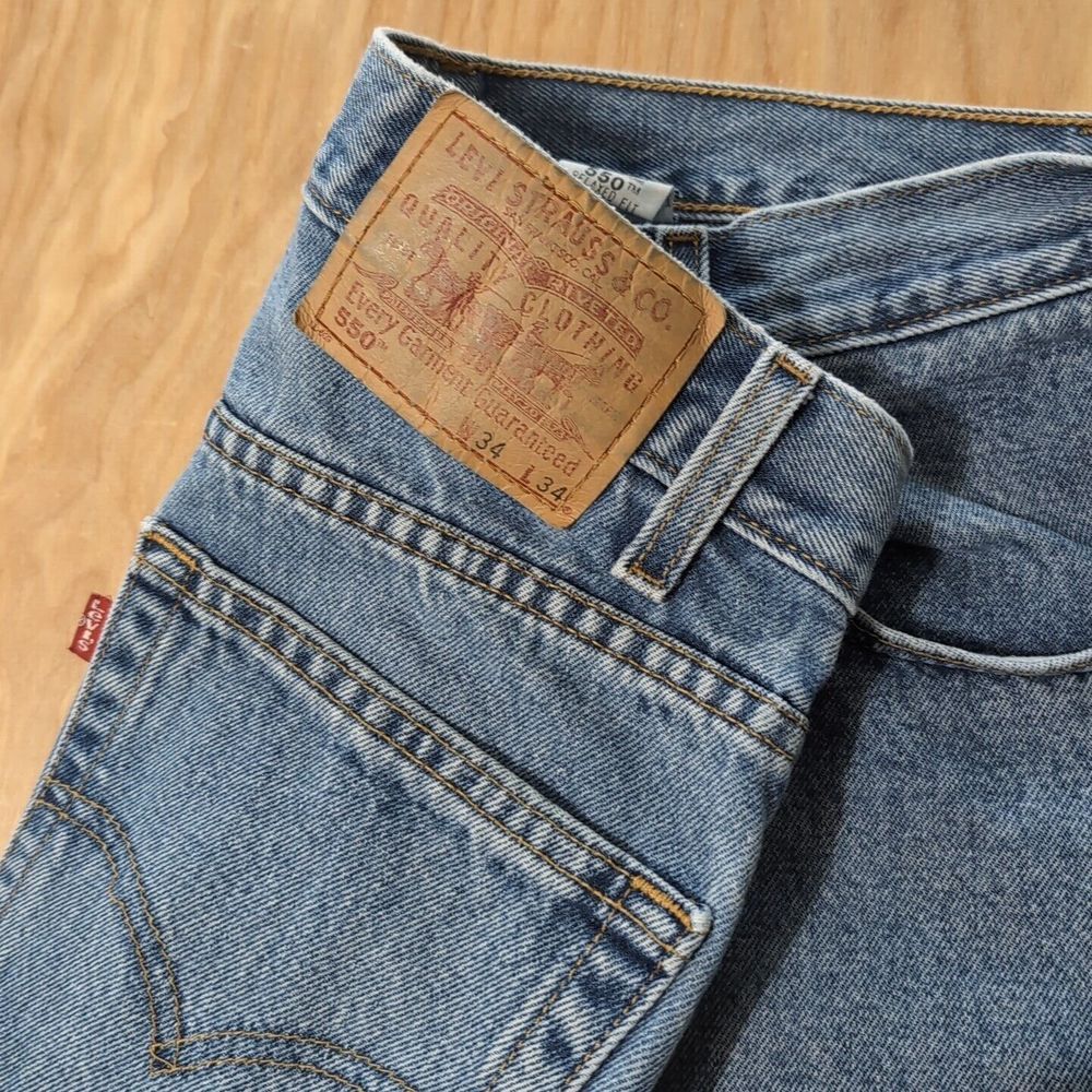 Vintage Levis 550 Jeans Men's 34x34 Blue Light Wash Relaxed Fit‎ Y2K Tag 32"W